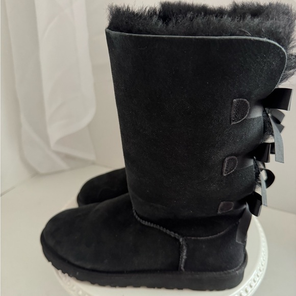 UGG Women's Black Shearling Boots size 5-6 - Picture 3 of 7